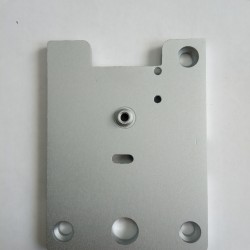 Игольная пластина  B1241-373-000 для пуговичной машины JUKI MB373 Игольная пластина  B1241-373-000 для пуговичной машины JUKI MB373